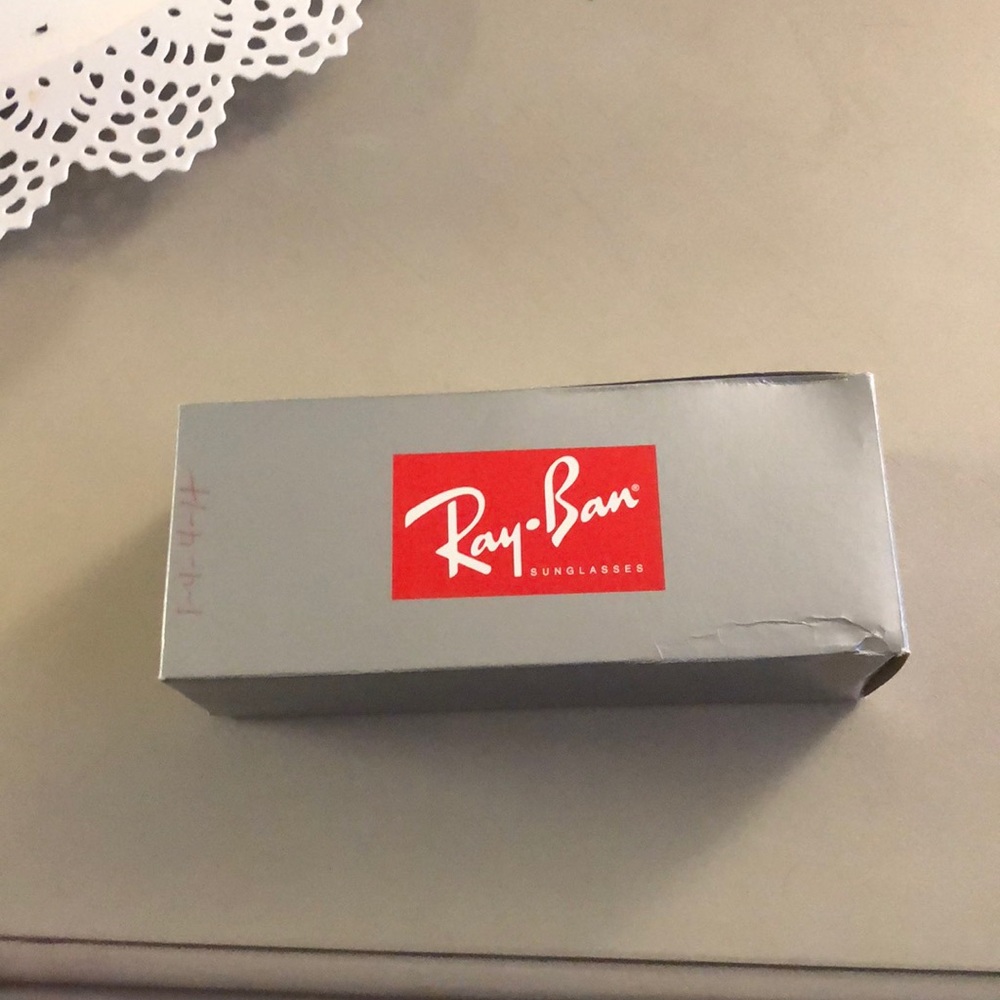 Ray and empty box